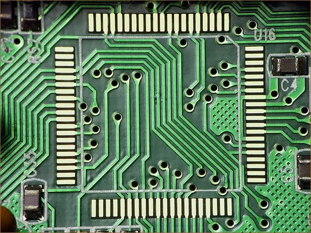 Bliski obraz otworów PCB