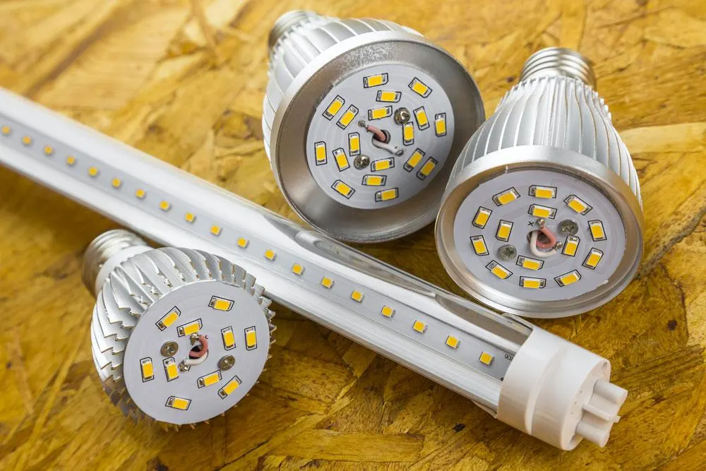 Rysunek 1: Rura LED i żarówki
