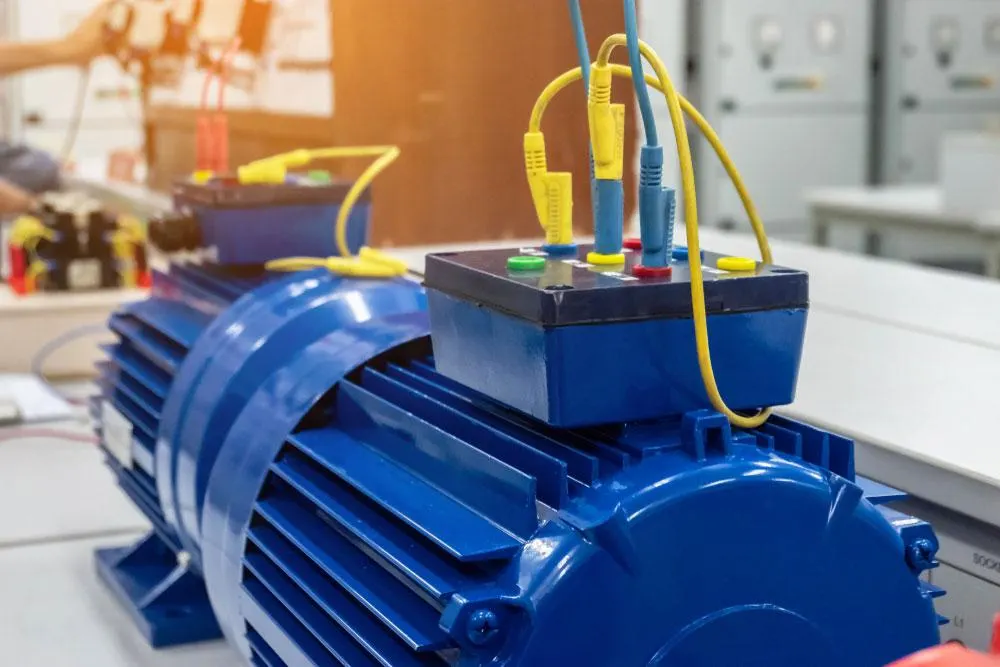 Generator trójfazowy