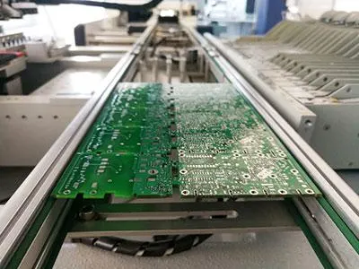Odpowiednich usług montażu PCB 1