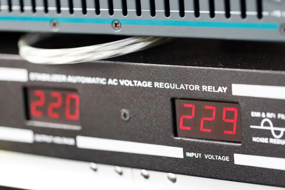 Regulator napięcia AC
