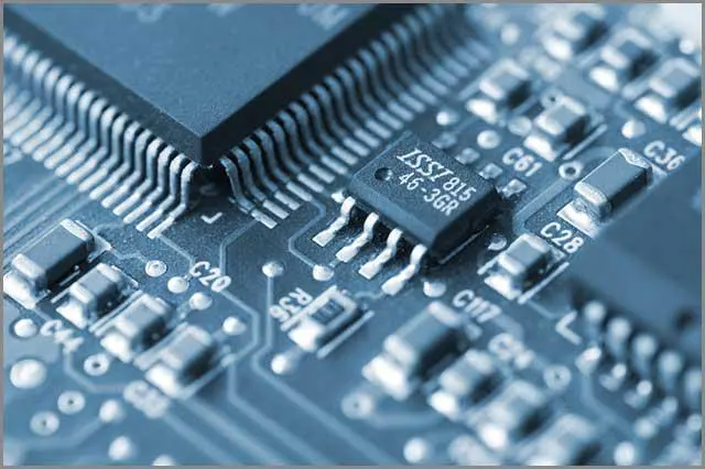 (Zbliżenie płytki PCB, która została poddana cynowaniu)