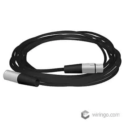 Niestandardowymi kablami XLR i kablami RCA 1