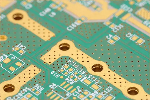 Zamknij castellated otworów na PCB