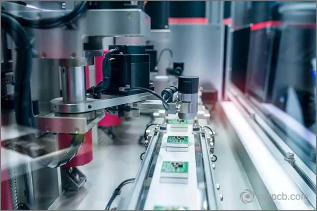 (Wewnątrz linii produkcyjnej dostawcy prototypów PCB)
