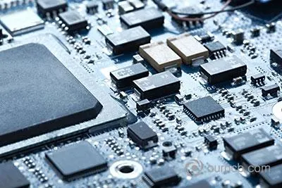 Płytka drukowana z elementami elektronicznymi